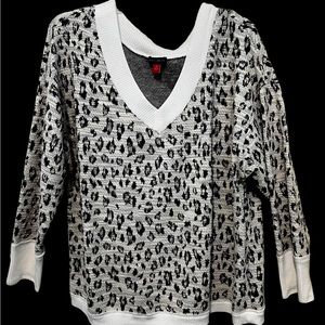 Vince Camuto - V Neck Long Sleeve Top, Black and White w/silver thread, Size 2X